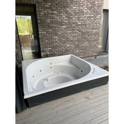 EYE - Square hot tub with external stove